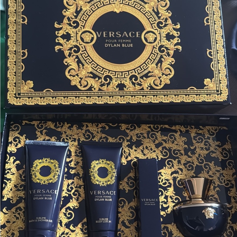 Versace Dylan Blue Pour Femme Set in Black and Gold